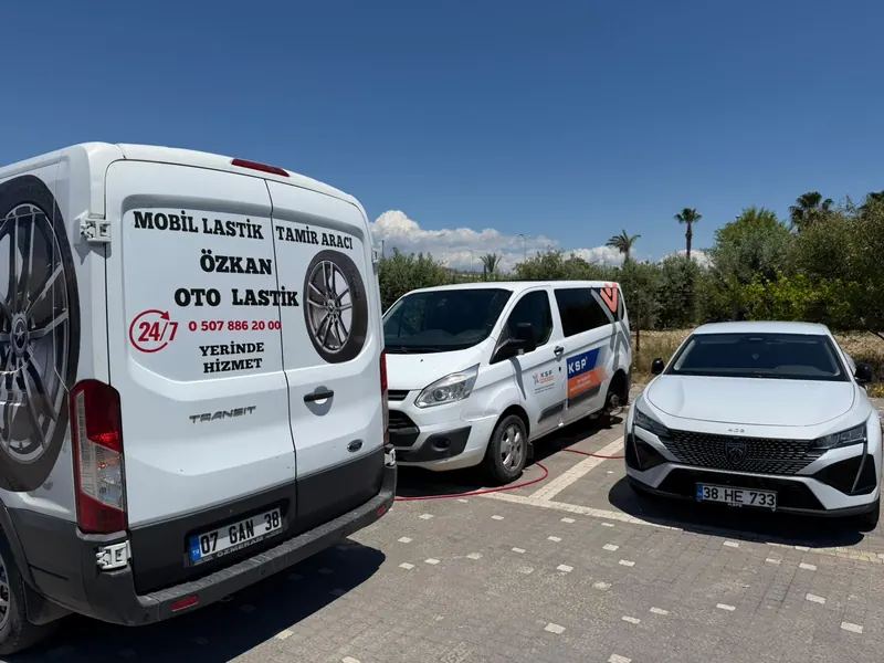 Manavgat Oto Lastik mobil lastik servis aracı